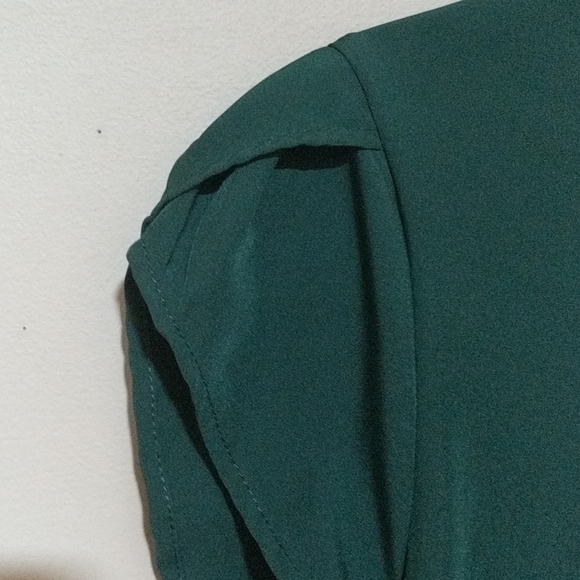 Green blouse - Picture 3 of 5